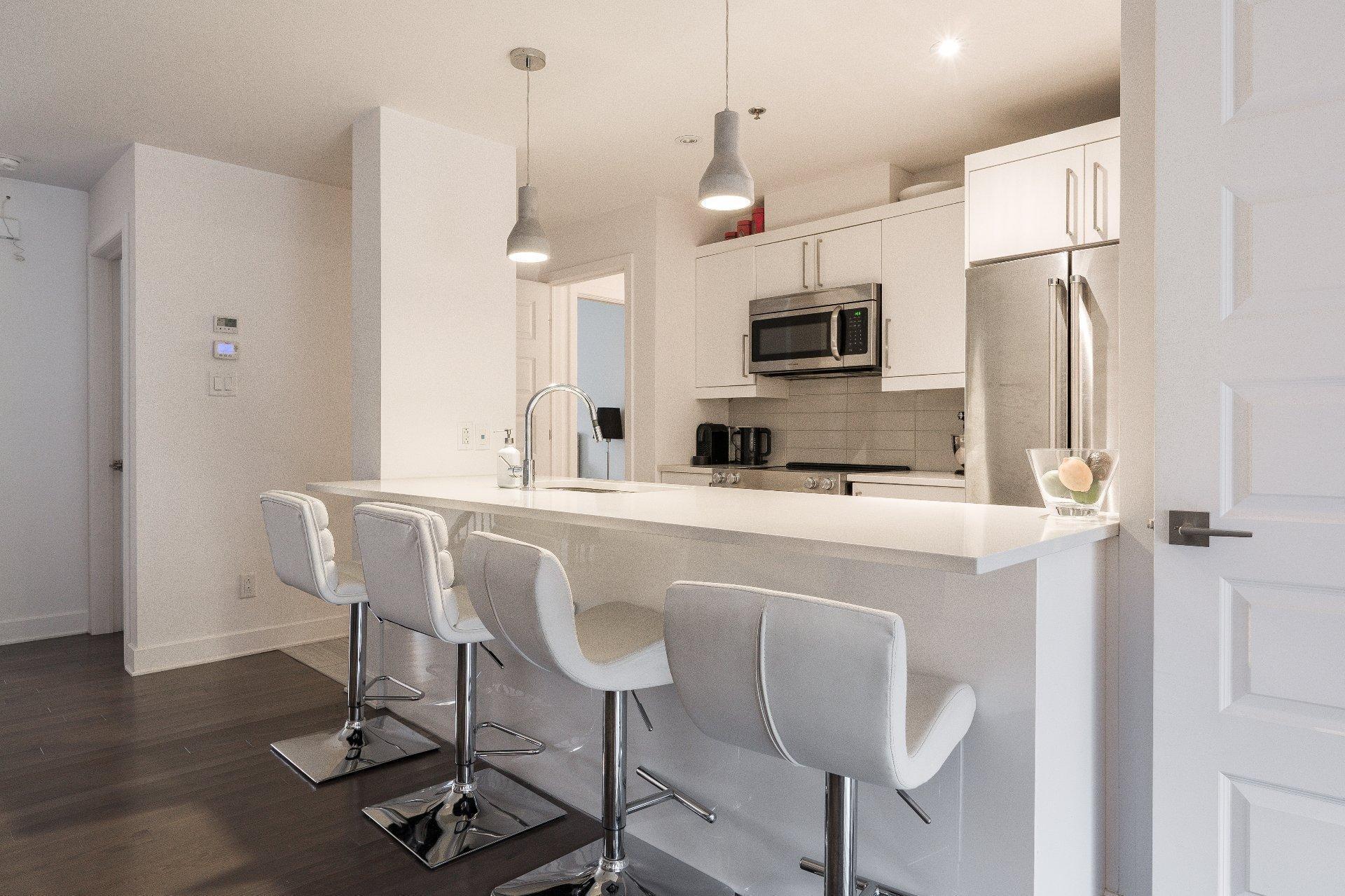 









5780B


Av. Parkhaven

,
Côte-Saint-Luc,




QC
H4W1X9

