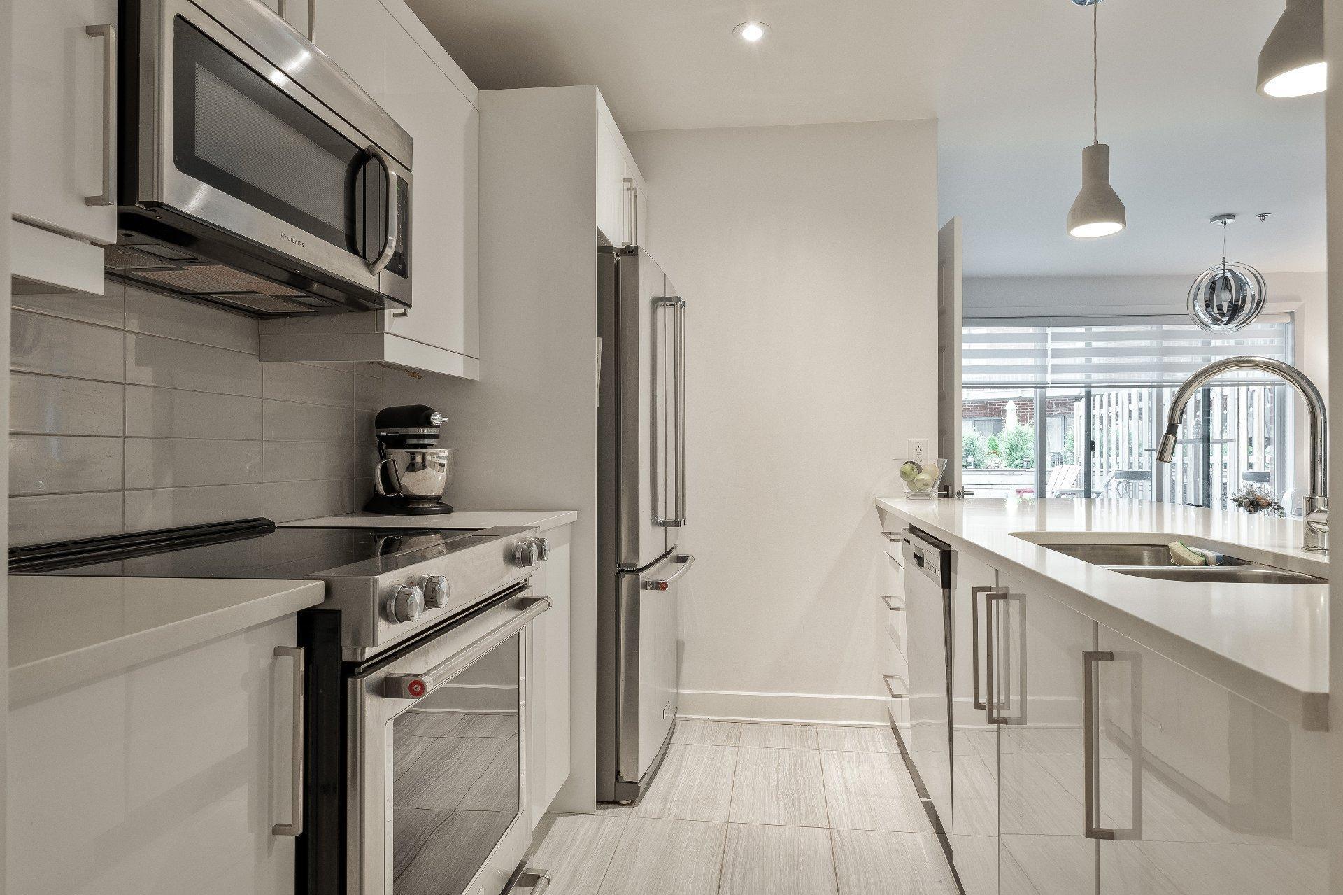 









5780B


Av. Parkhaven

,
Côte-Saint-Luc,




QC
H4W1X9

