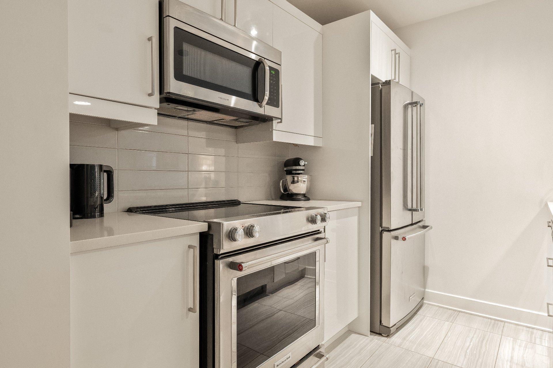 









5780B


Av. Parkhaven

,
Côte-Saint-Luc,




QC
H4W1X9

