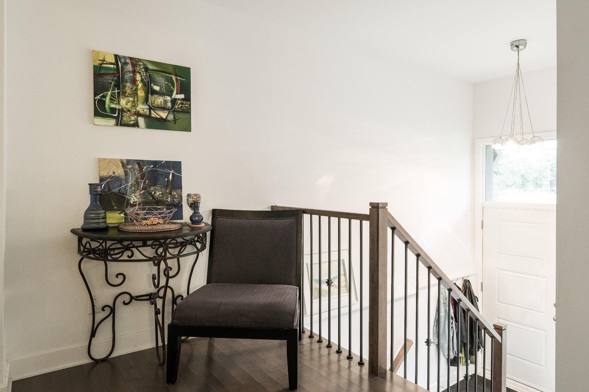 









5780B


Av. Parkhaven

,
Côte-Saint-Luc,




QC
H4W1X9

