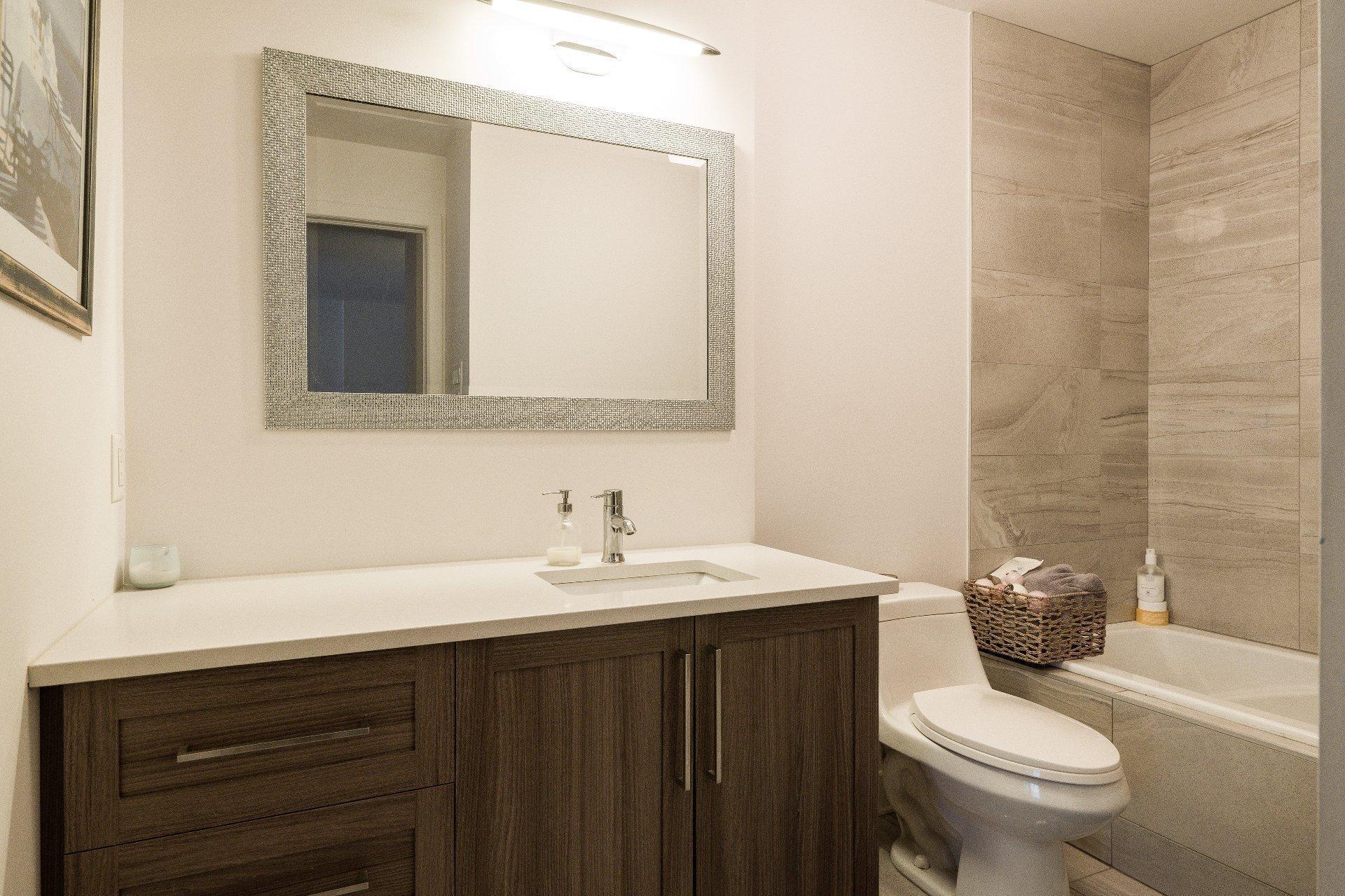 









5780B


Av. Parkhaven

,
Côte-Saint-Luc,




QC
H4W1X9

