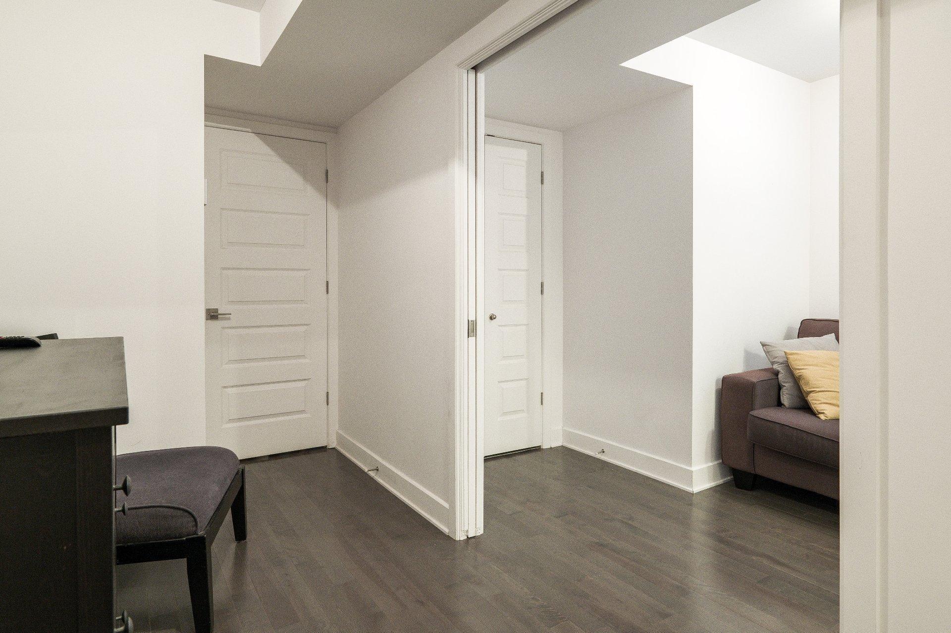 









5780B


Av. Parkhaven

,
Côte-Saint-Luc,




QC
H4W1X9

