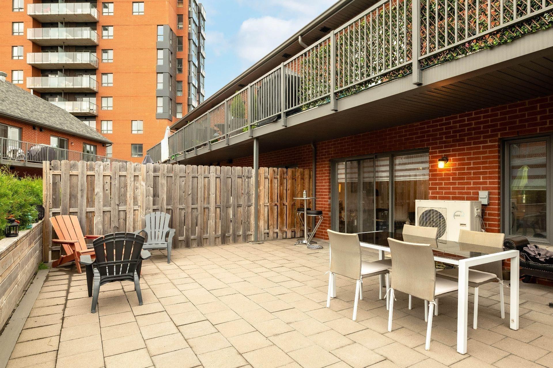 









5780B


Av. Parkhaven

,
Côte-Saint-Luc,




QC
H4W1X9

