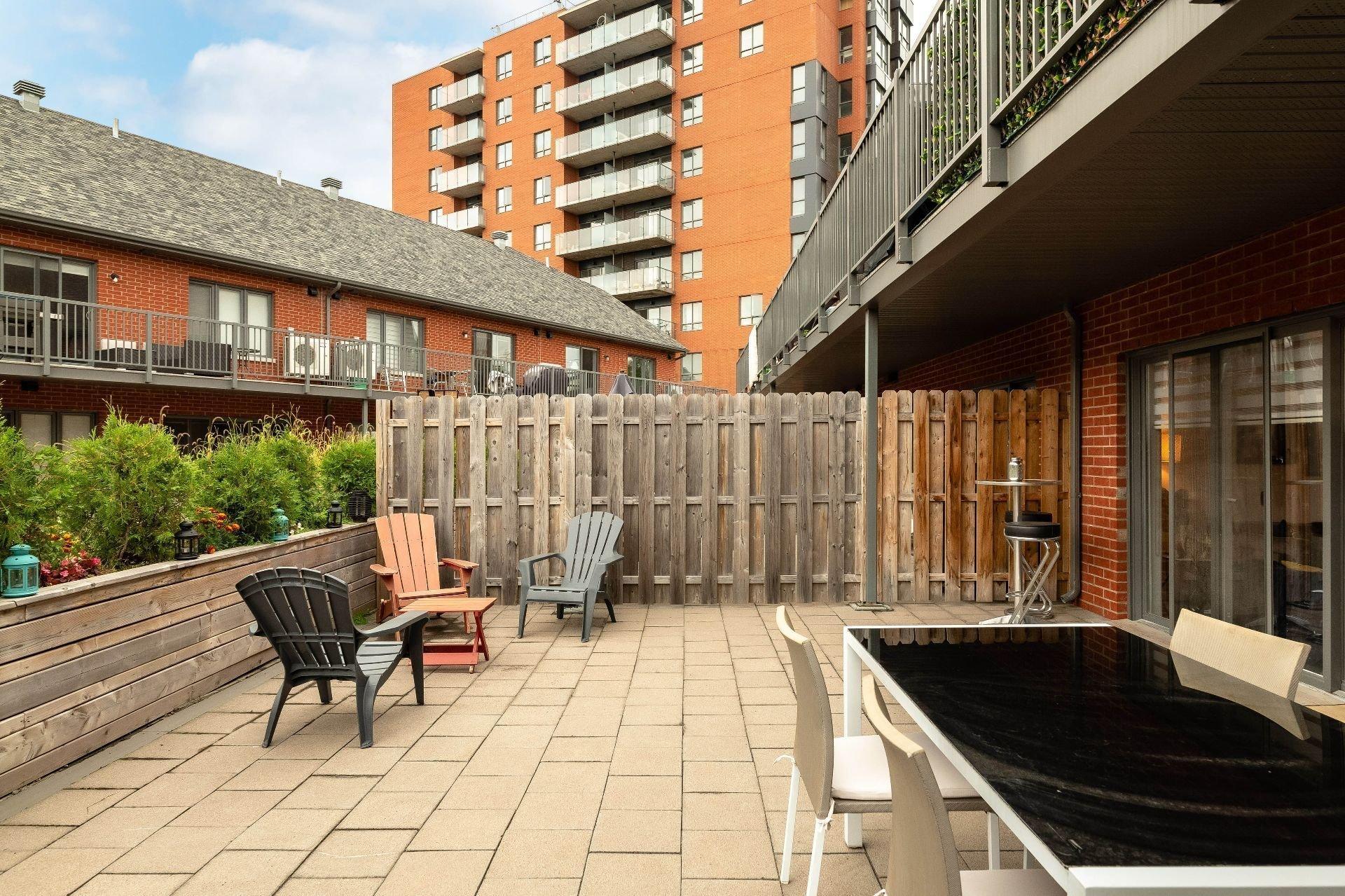 









5780B


Av. Parkhaven

,
Côte-Saint-Luc,




QC
H4W1X9

