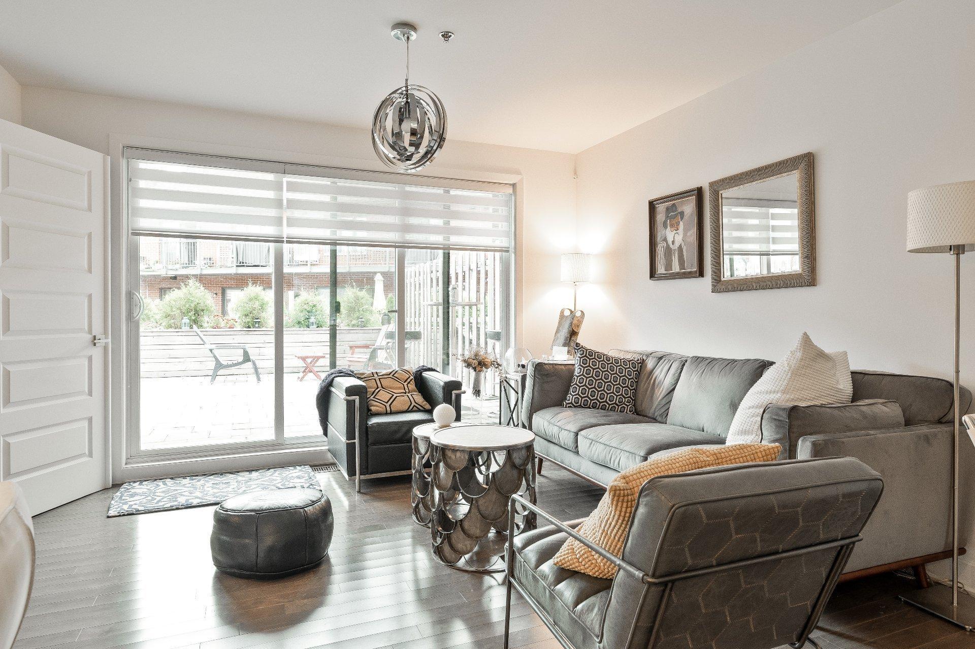 









5780B


Av. Parkhaven

,
Côte-Saint-Luc,




QC
H4W1X9

