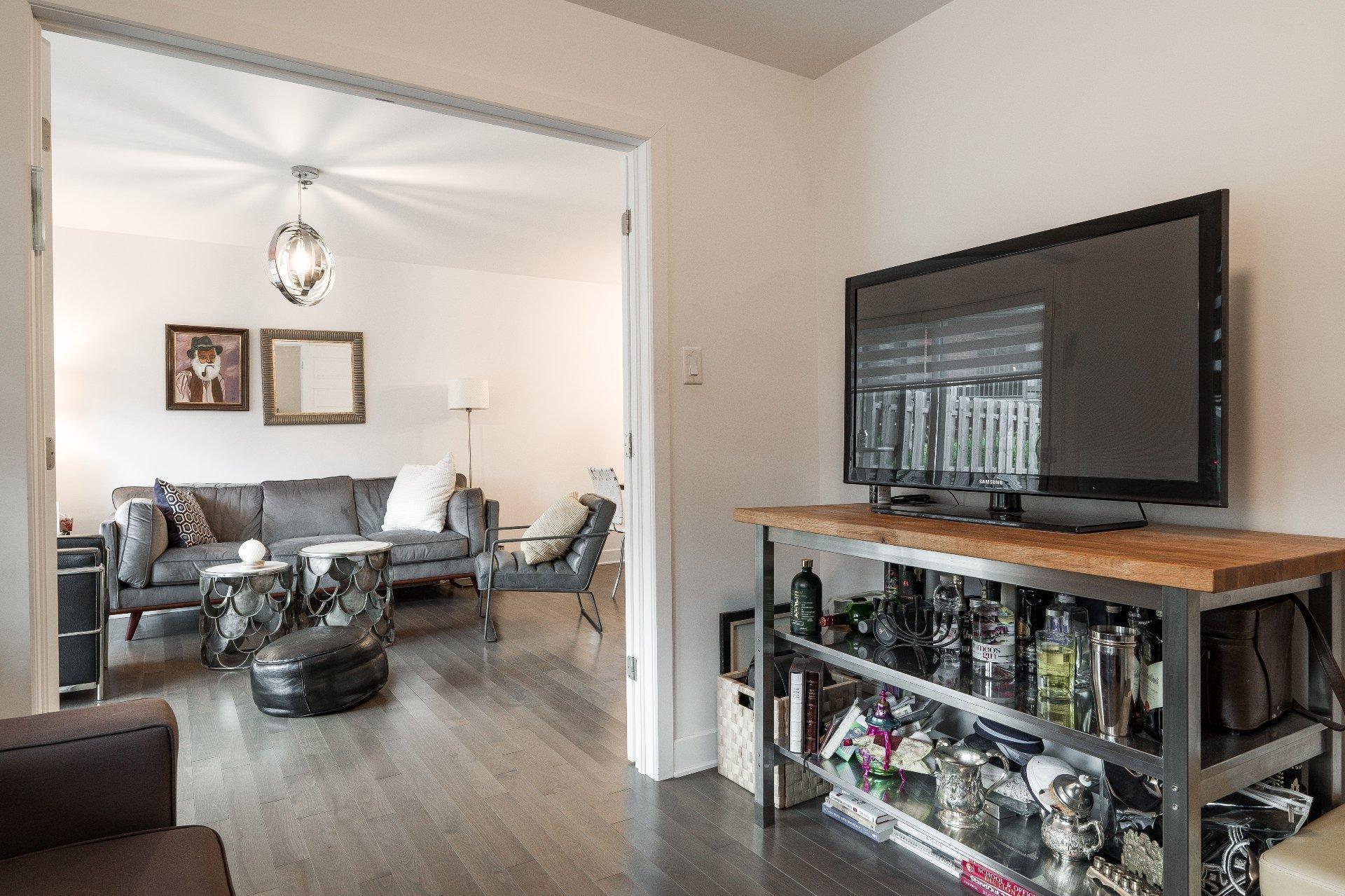 









5780B


Av. Parkhaven

,
Côte-Saint-Luc,




QC
H4W1X9

