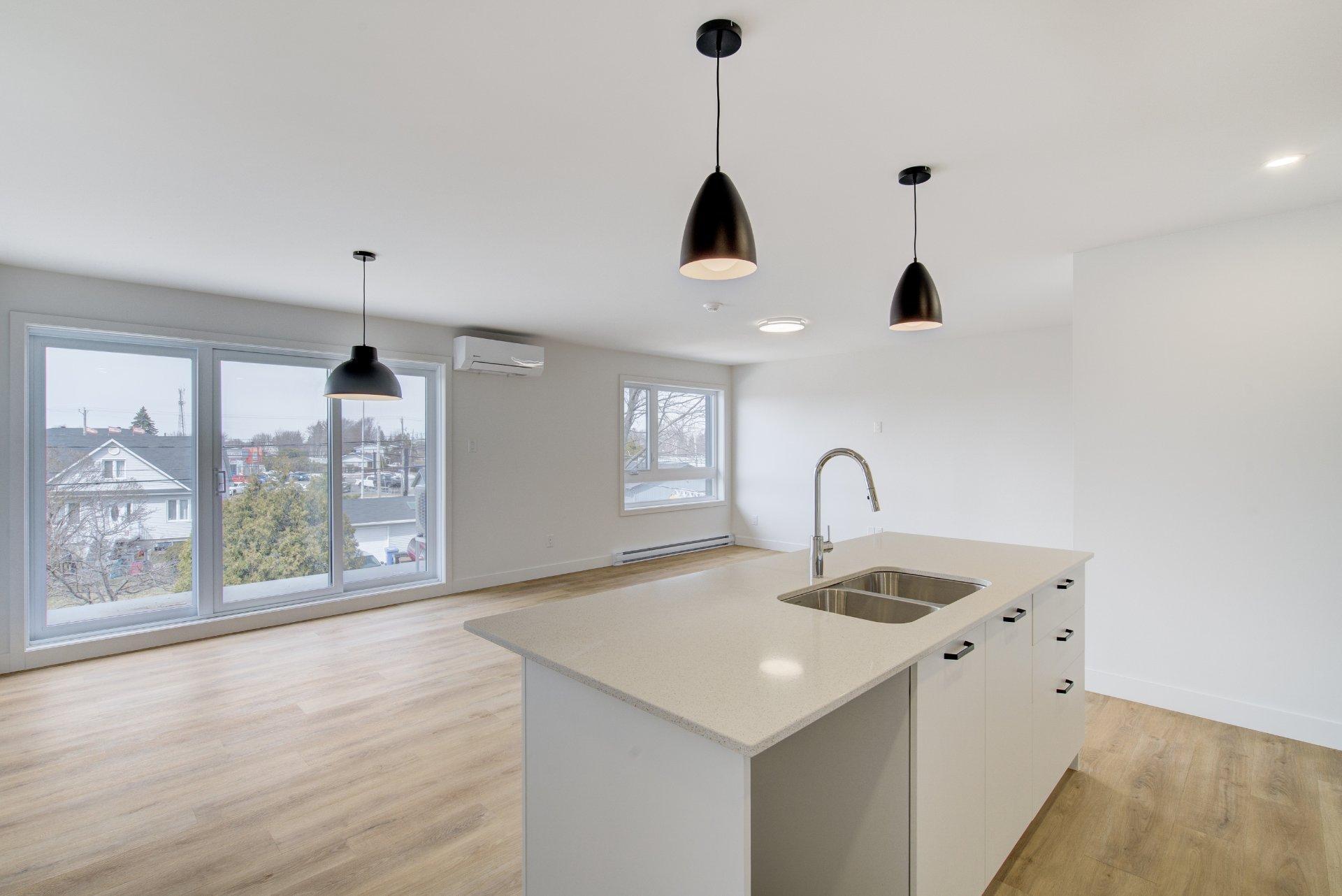 









307


Rue Viau

, 6,
Salaberry-de-Valleyfield,




QC
J6T3B4

