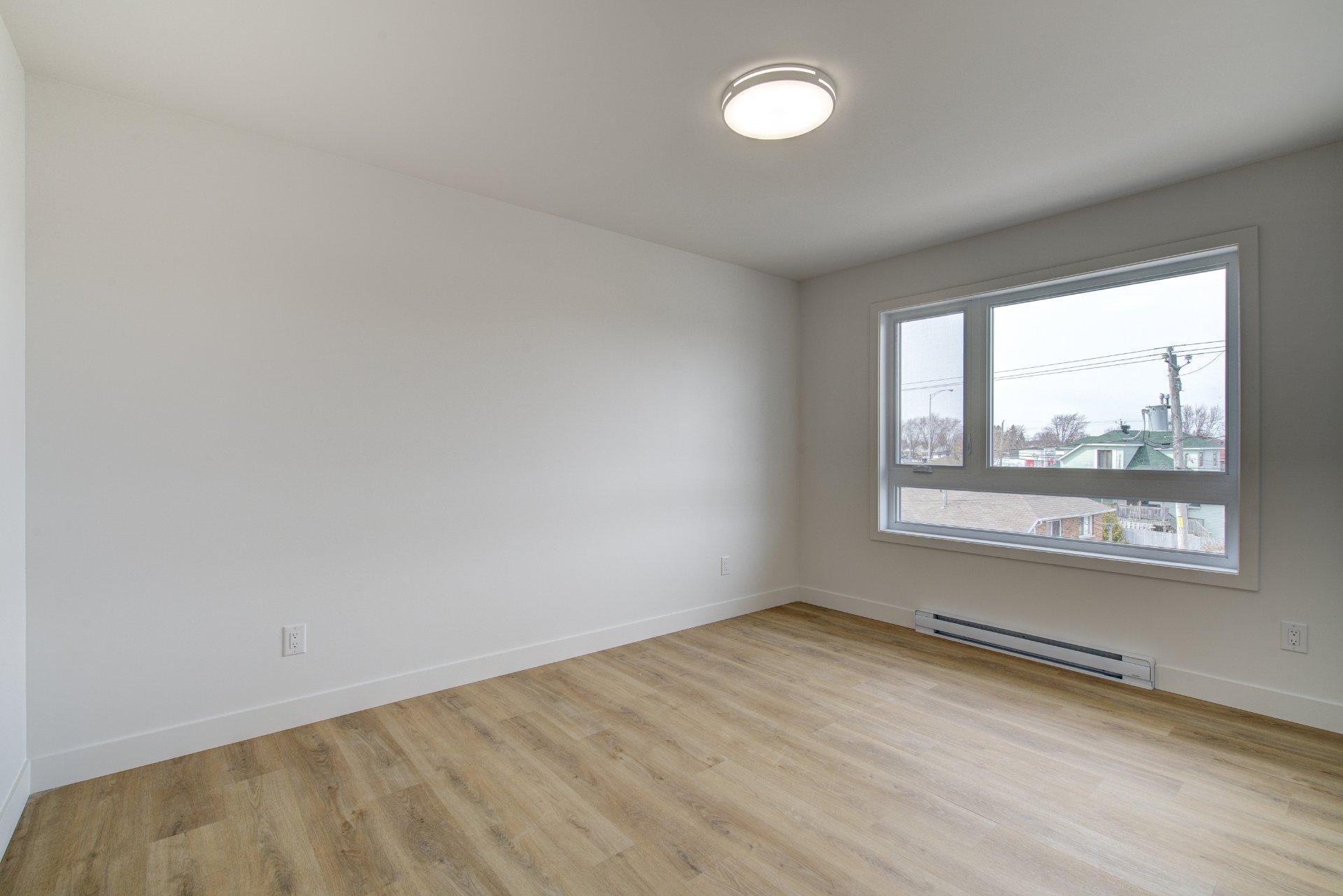 









307


Rue Viau

, 6,
Salaberry-de-Valleyfield,




QC
J6T3B4

