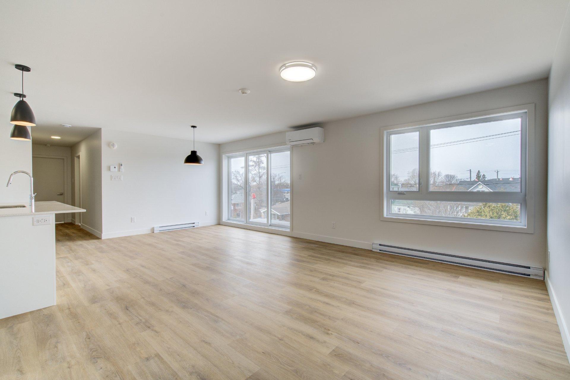 









307


Rue Viau

, 6,
Salaberry-de-Valleyfield,




QC
J6T3B4

