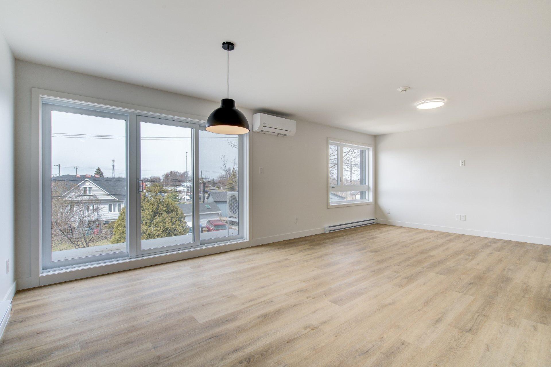 









307


Rue Viau

, 6,
Salaberry-de-Valleyfield,




QC
J6T3B4


