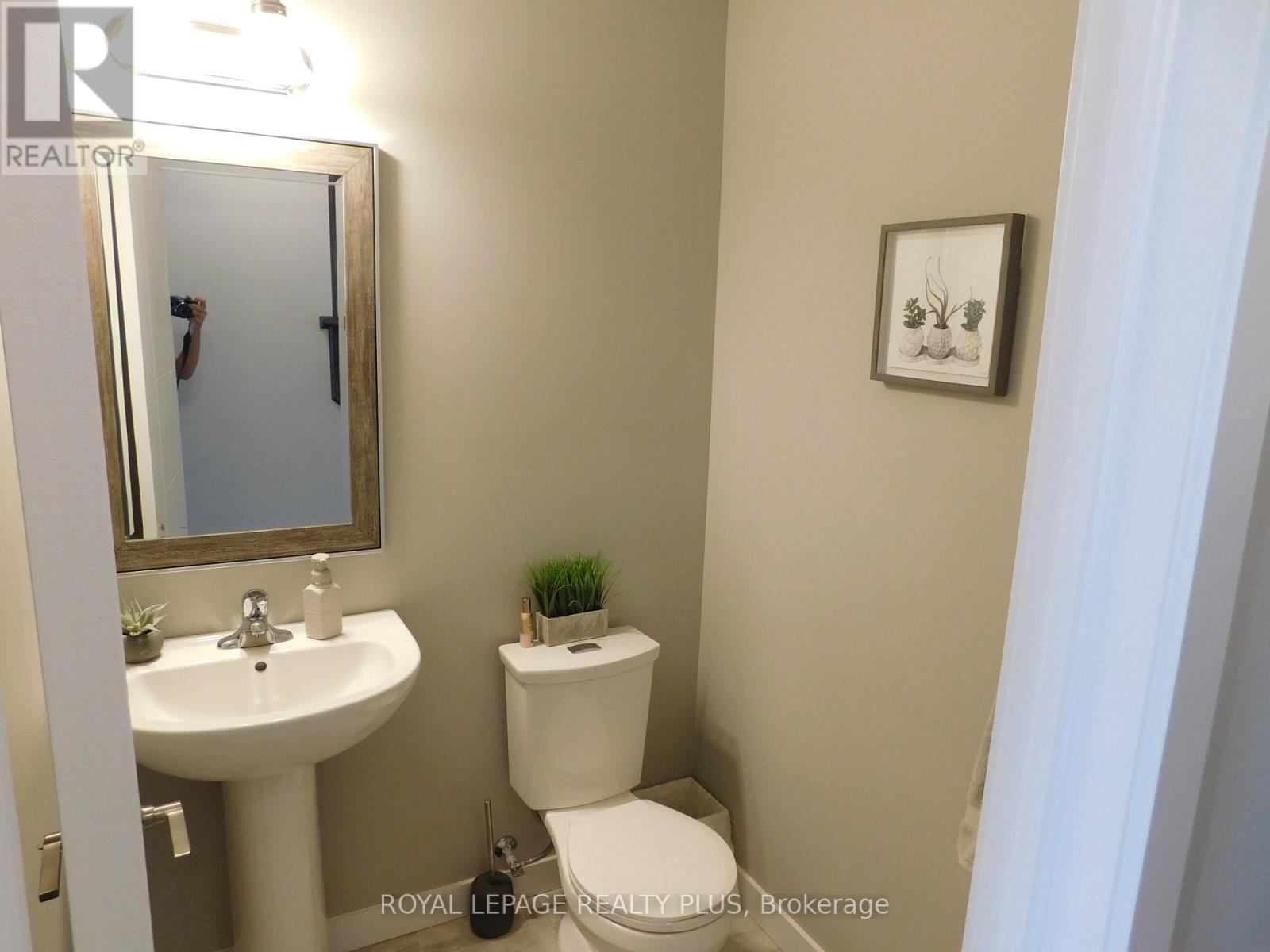 












612 CARYNDALE DRIVE

,
Kitchener,




Ontario
N2R1M9

