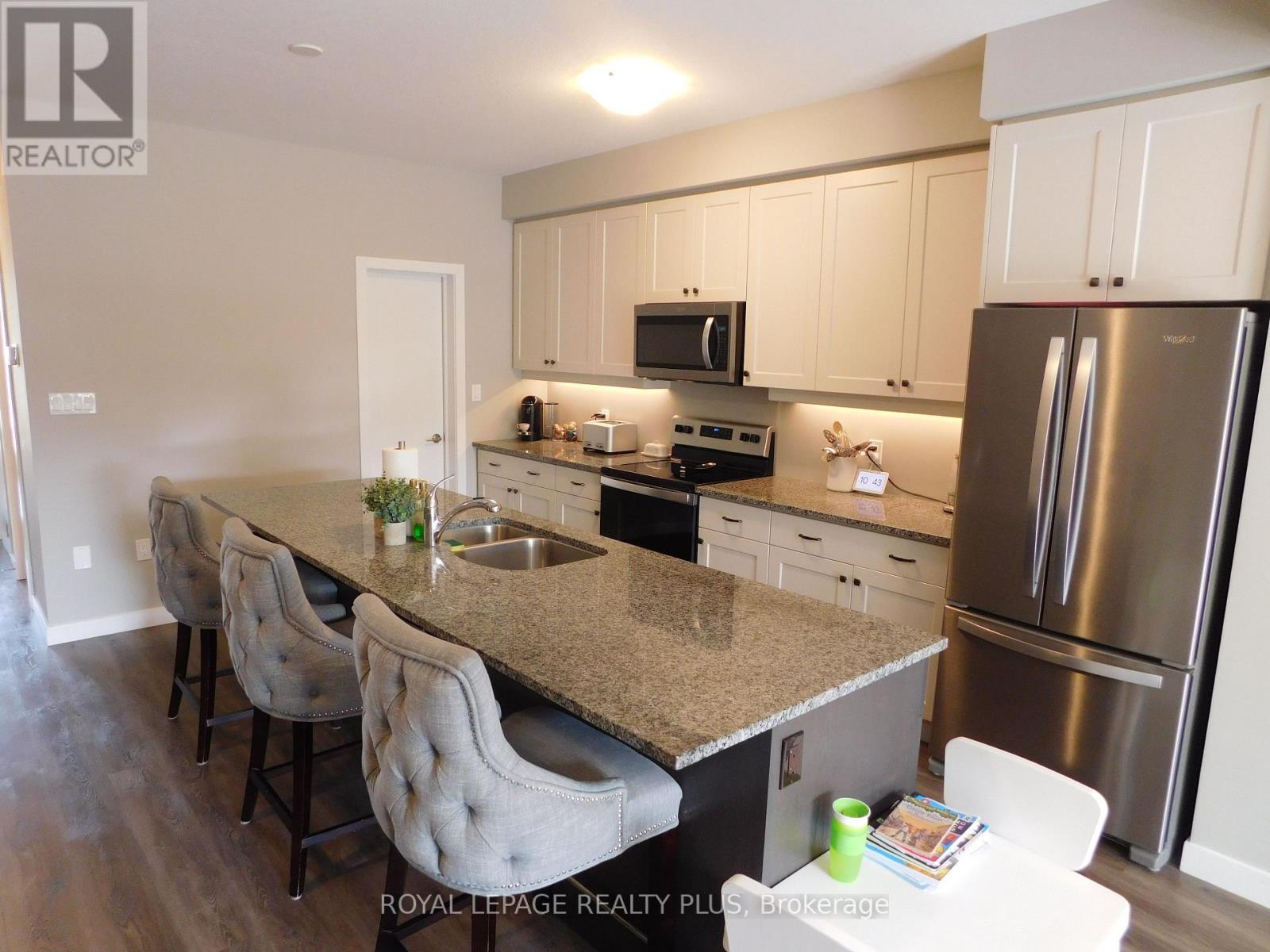 












612 CARYNDALE DRIVE

,
Kitchener,




Ontario
N2R1M9

