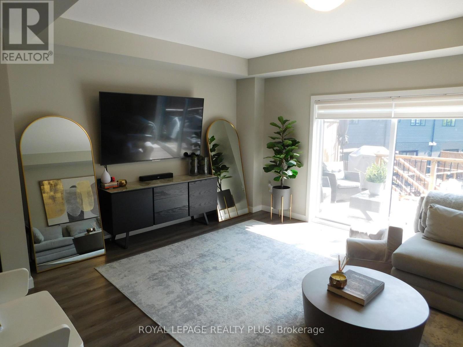 












612 CARYNDALE DRIVE

,
Kitchener,




Ontario
N2R1M9

