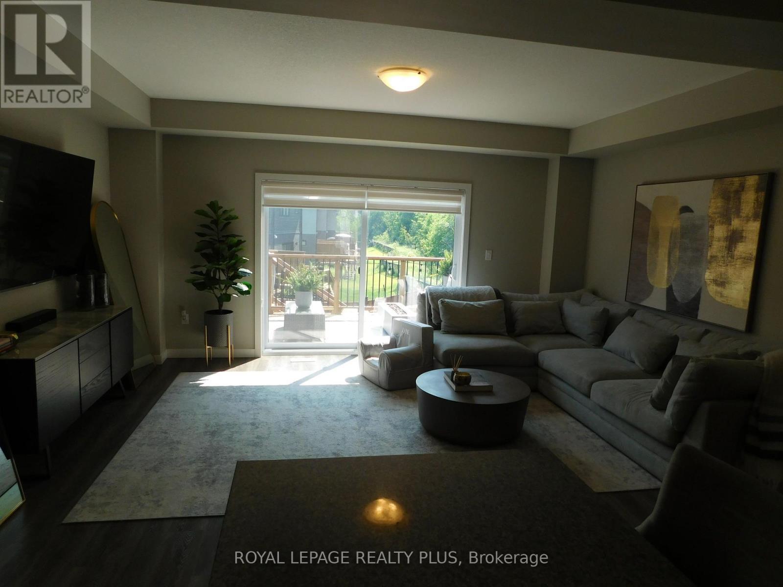 












612 CARYNDALE DRIVE

,
Kitchener,




Ontario
N2R1M9

