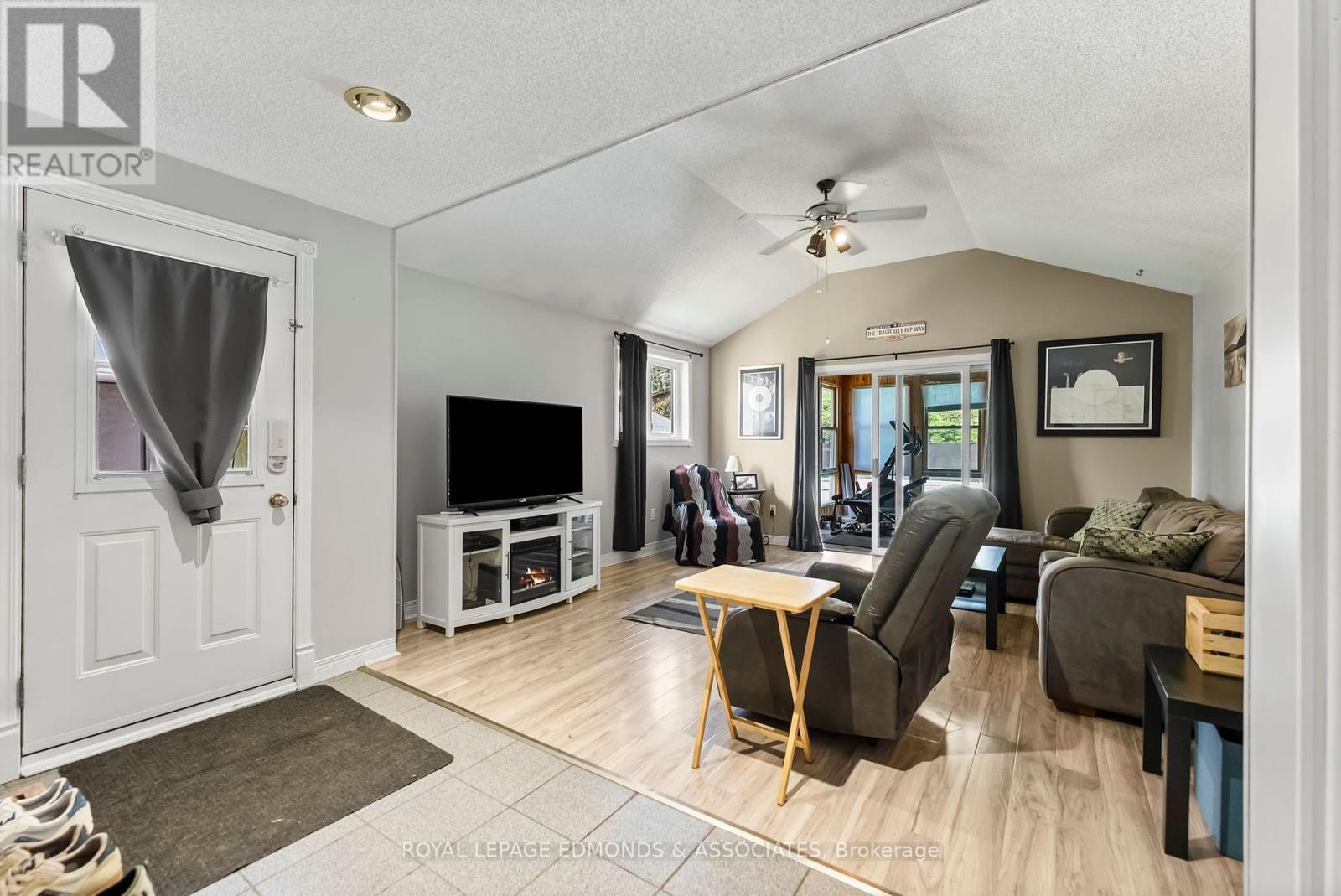 












6 SPRINGHILL CRESCENT

,
Petawawa,




Ontario
K8A7H9


