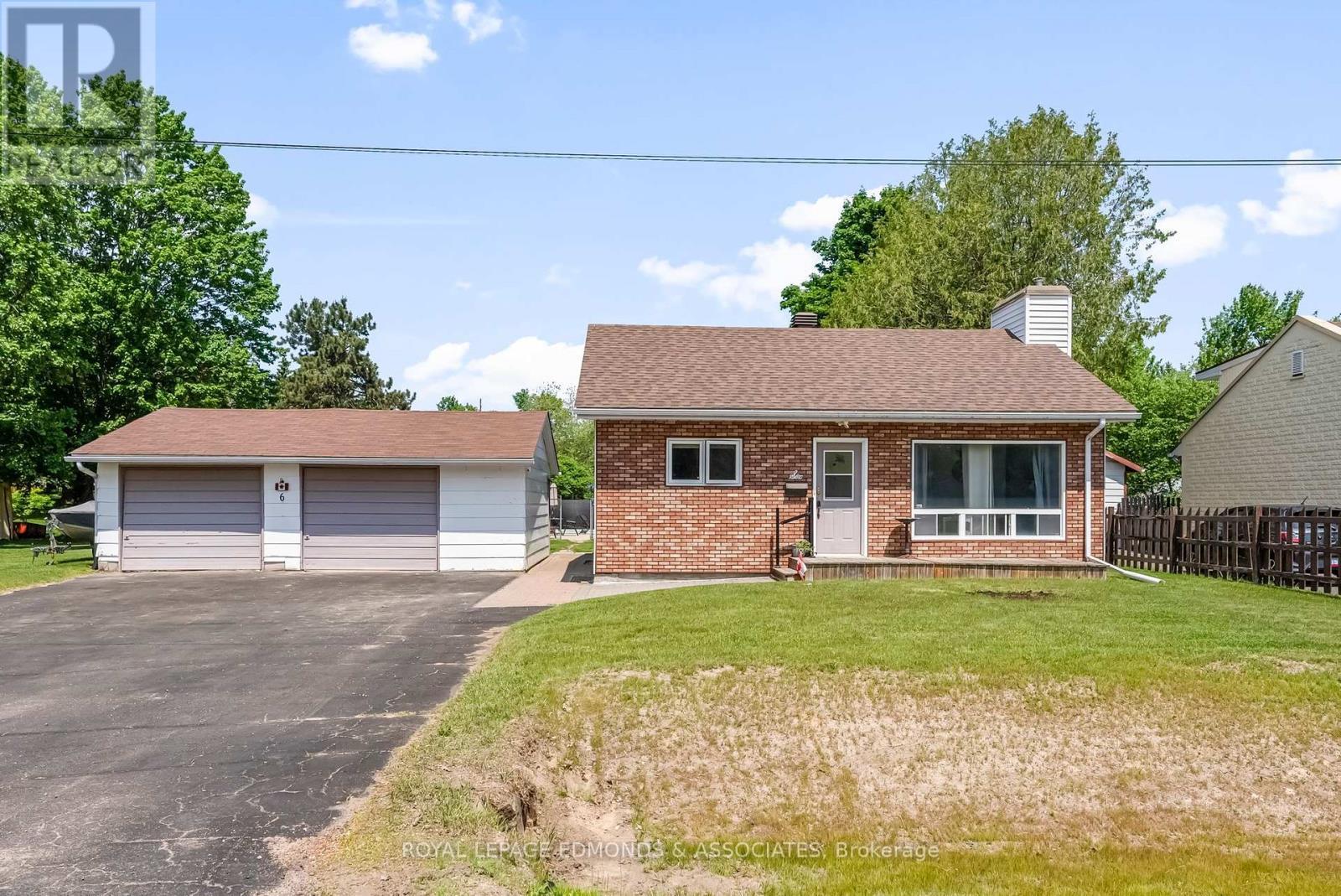 












6 SPRINGHILL CRESCENT

,
Petawawa,




Ontario
K8A7H9

