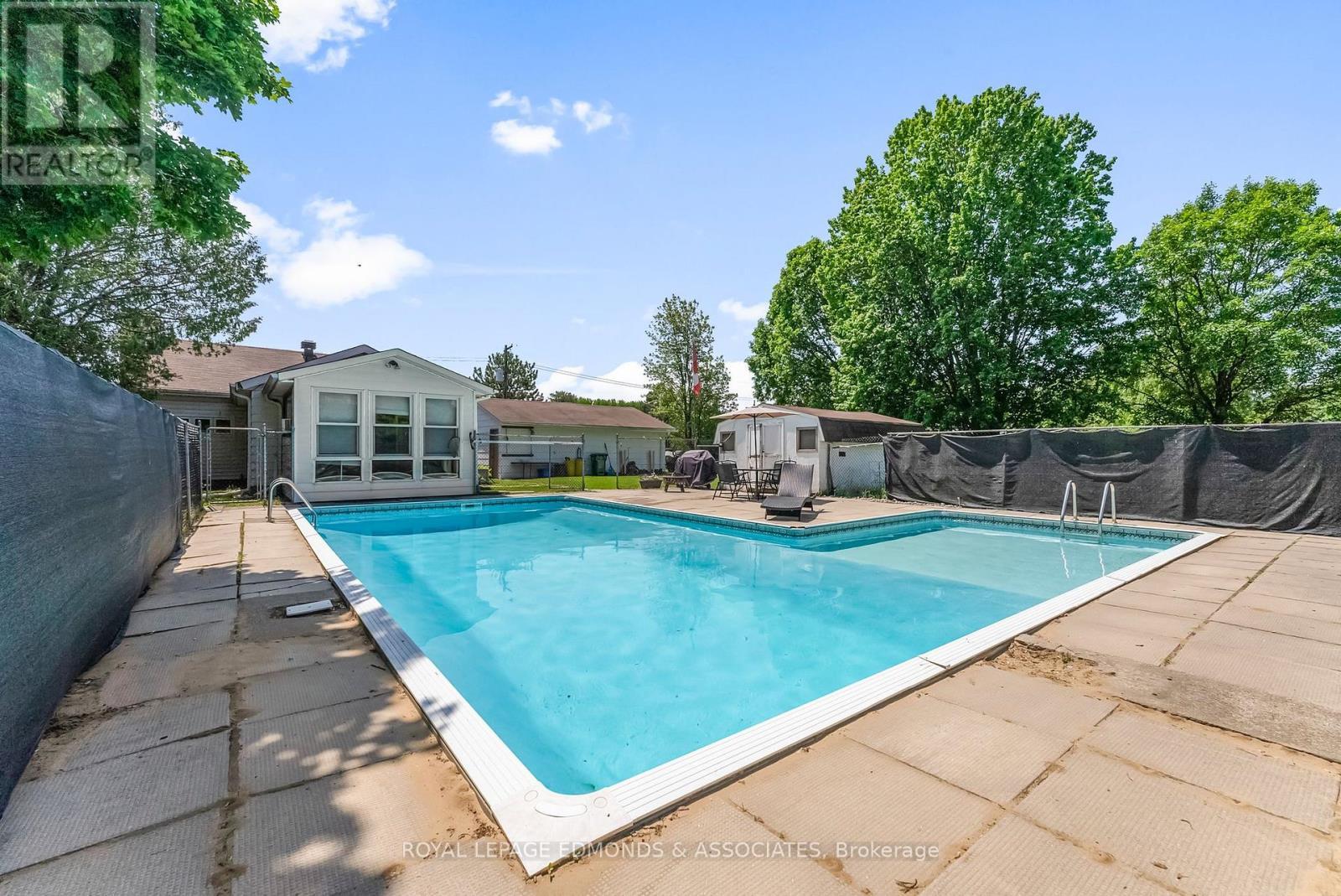












6 SPRINGHILL CRESCENT

,
Petawawa,




Ontario
K8A7H9

