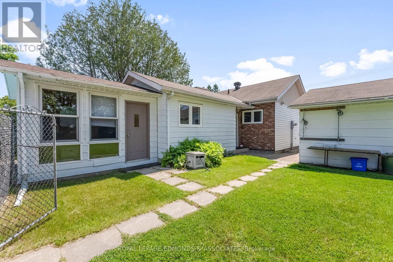 












6 SPRINGHILL CRESCENT

,
Petawawa,




Ontario
K8A7H9

