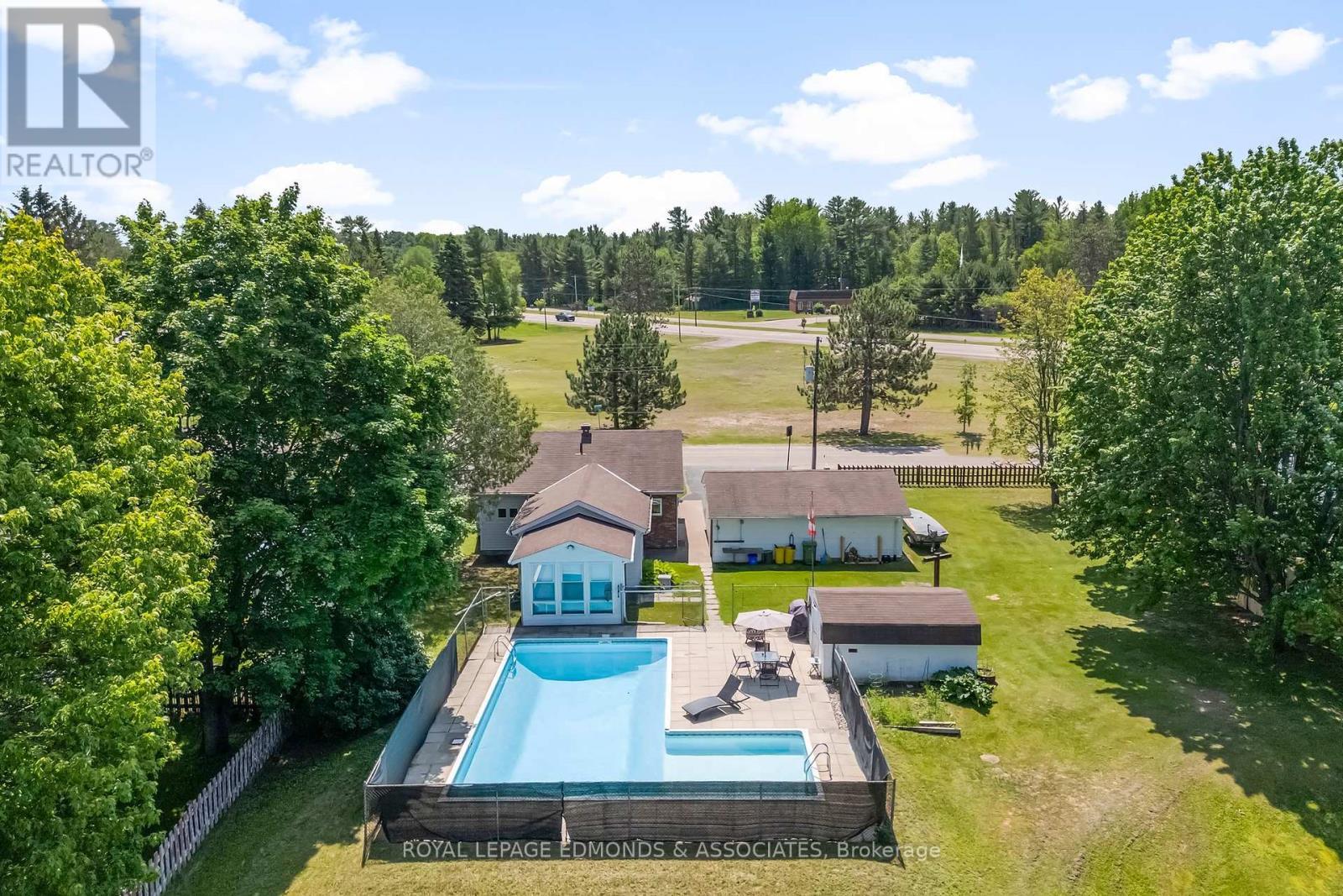 












6 SPRINGHILL CRESCENT

,
Petawawa,




Ontario
K8A7H9

