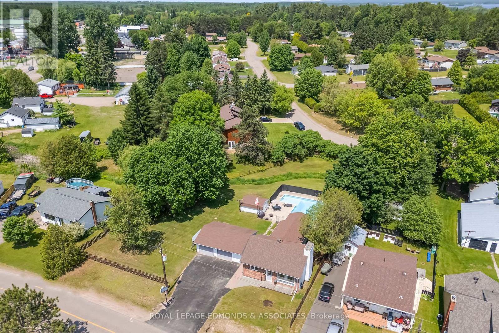 












6 SPRINGHILL CRESCENT

,
Petawawa,




Ontario
K8A7H9

