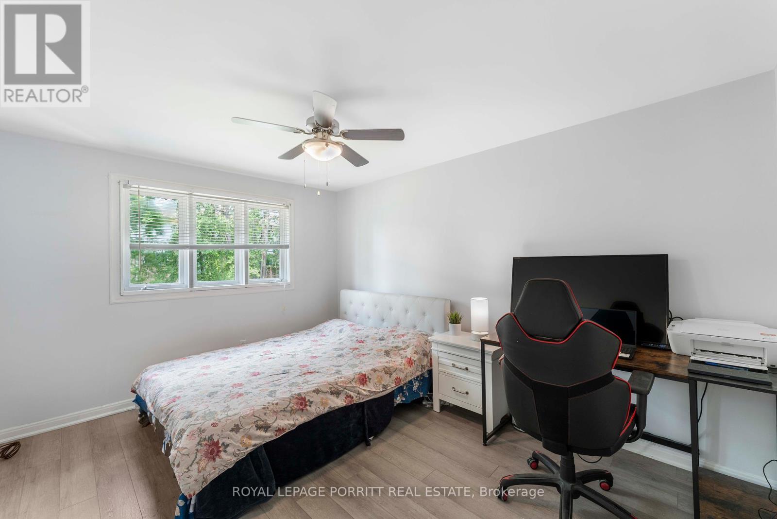 












32 CHAUCER CRESCENT

,
Barrie,




Ontario
L4N4T7

