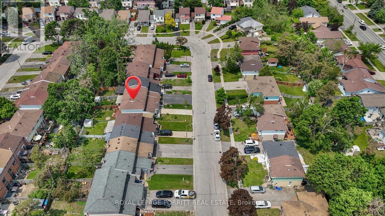 












32 CHAUCER CRESCENT

,
Barrie,




Ontario
L4N4T7

