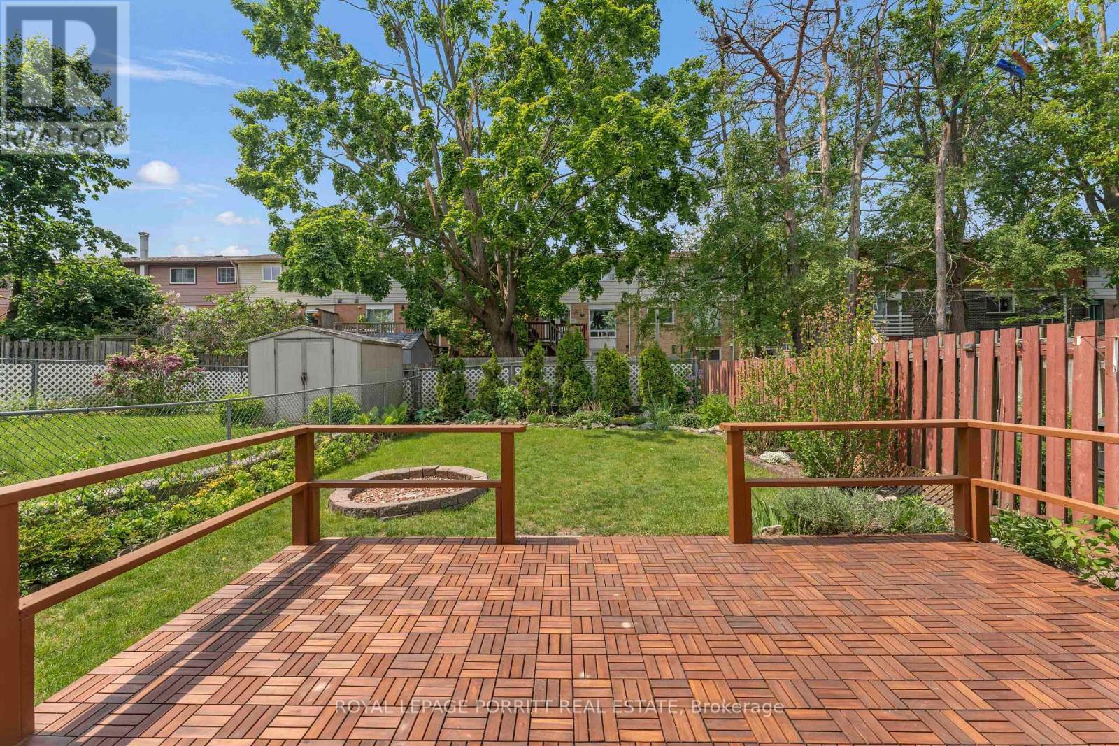 












32 CHAUCER CRESCENT

,
Barrie,




Ontario
L4N4T7

