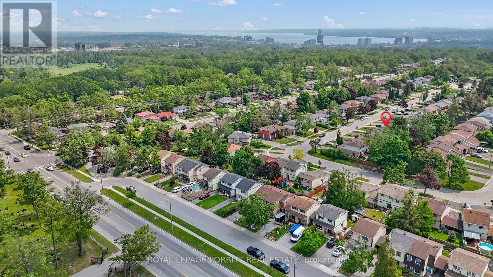 












32 CHAUCER CRESCENT

,
Barrie,




Ontario
L4N4T7

