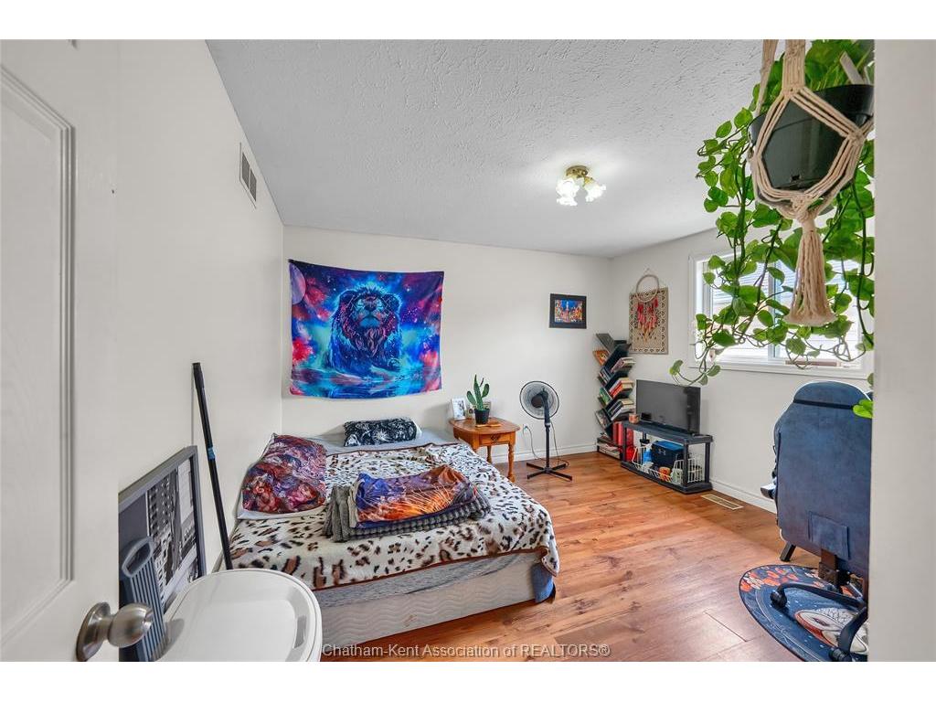 









160


Valley

Road,
Chatham,




ON
N7L 5L4

