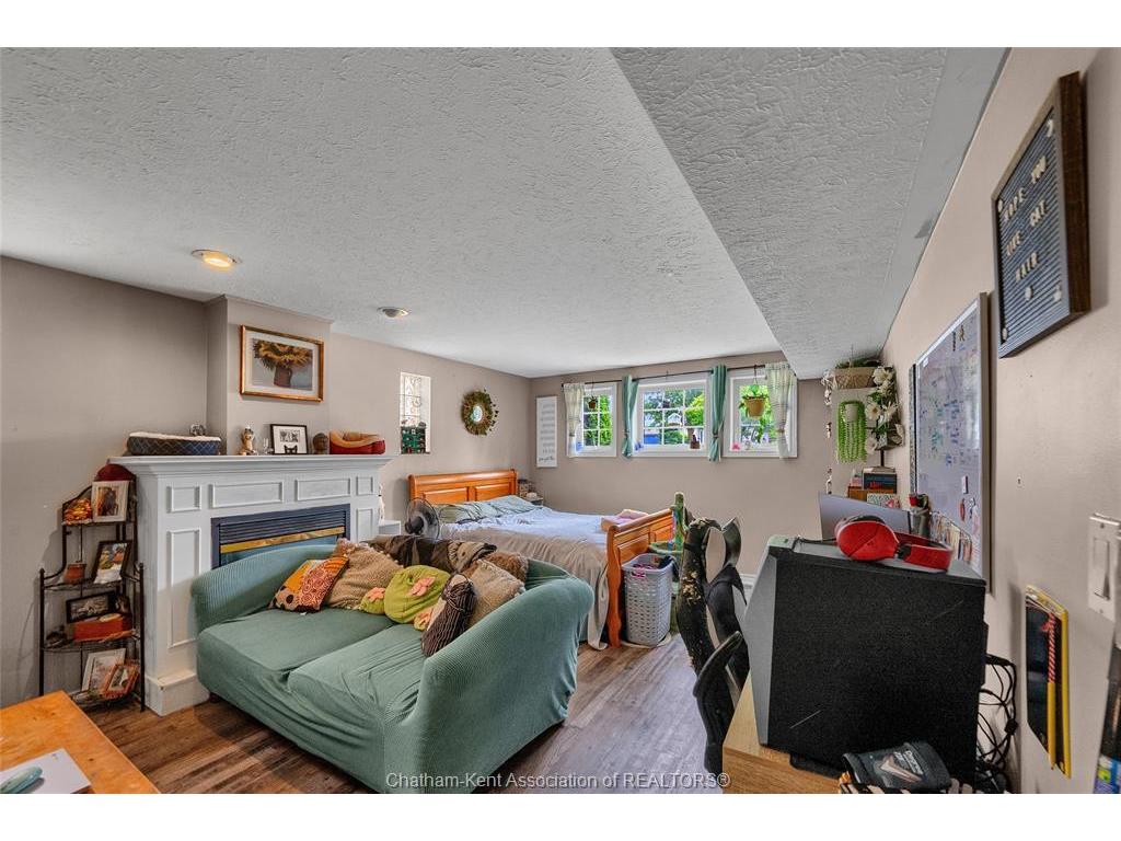 









160


Valley

Road,
Chatham,




ON
N7L 5L4

