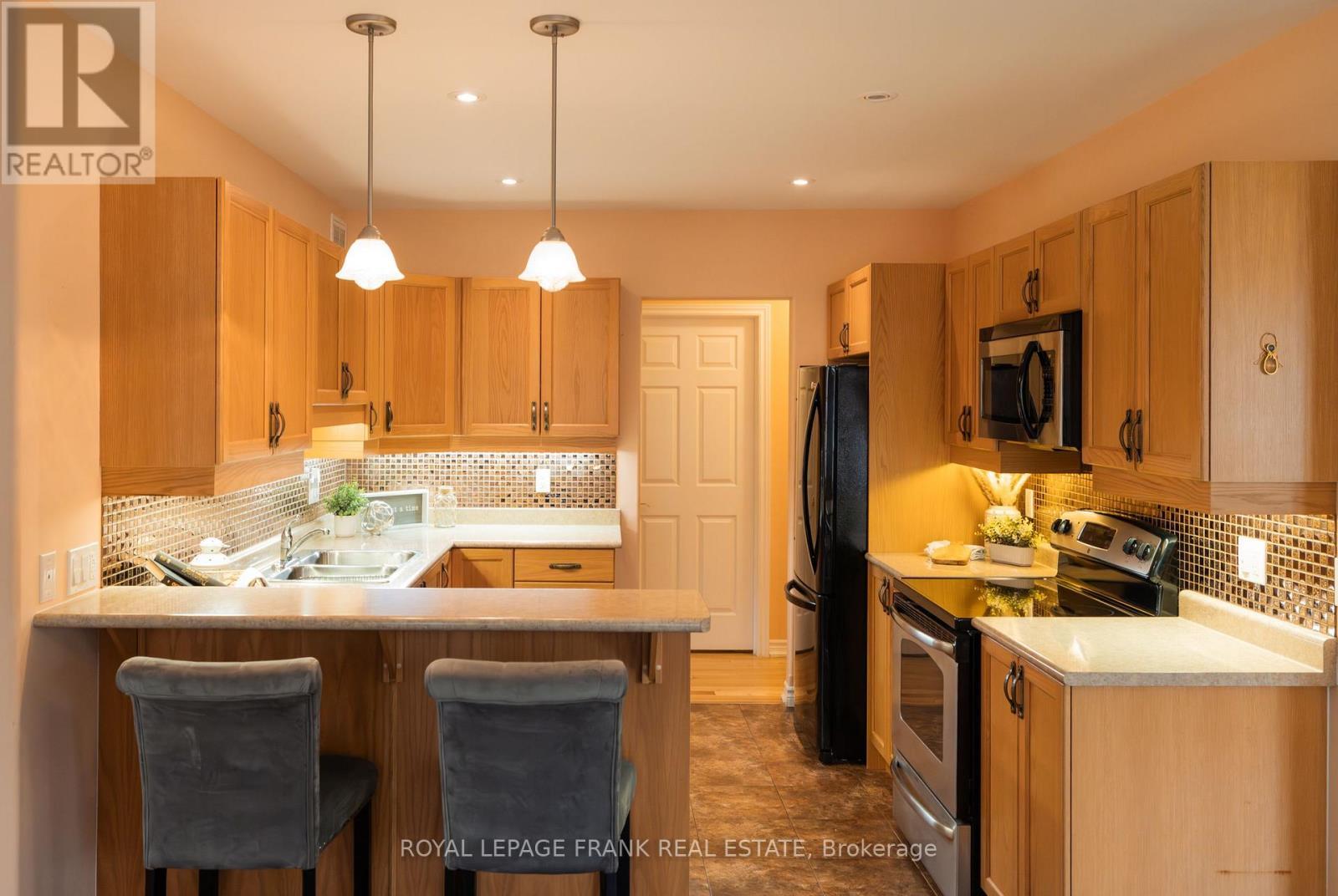 












96 VILLAGE CRESCENT

,
Peterborough West (South),




Ontario
K9J0A9

