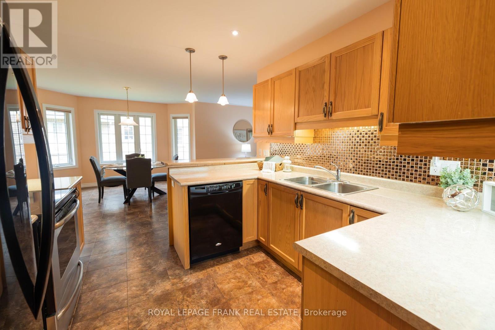 












96 VILLAGE CRESCENT

,
Peterborough West (South),




Ontario
K9J0A9

