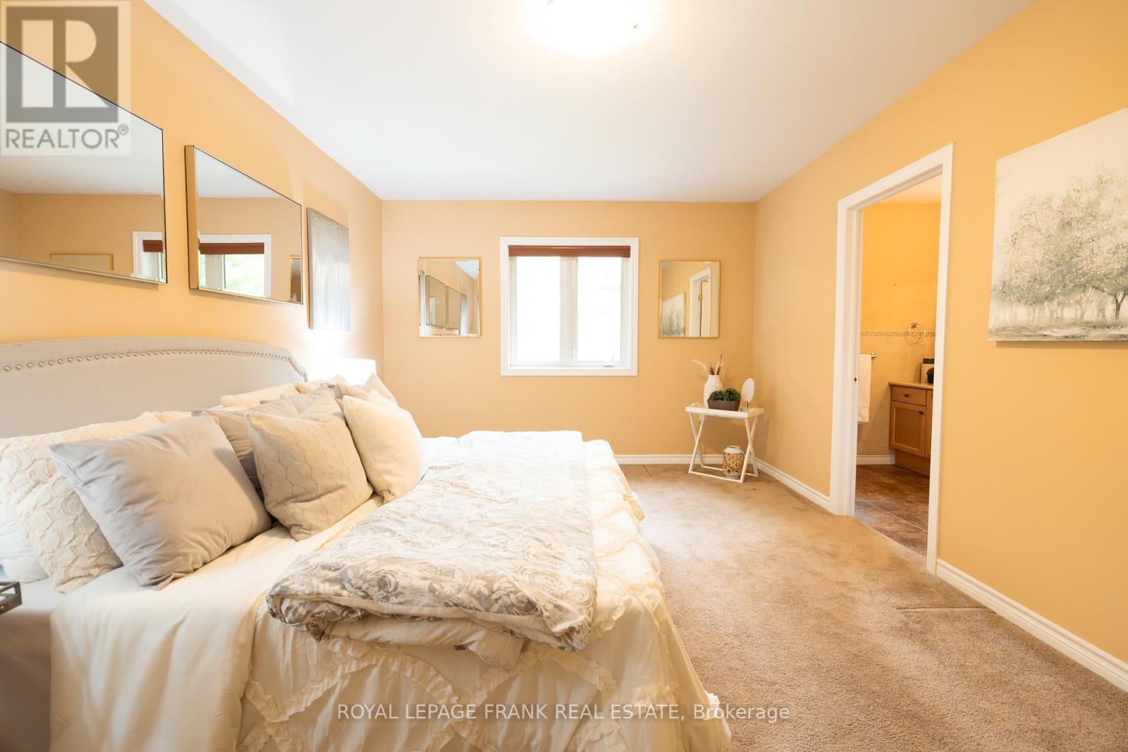 












96 VILLAGE CRESCENT

,
Peterborough West (South),




Ontario
K9J0A9

