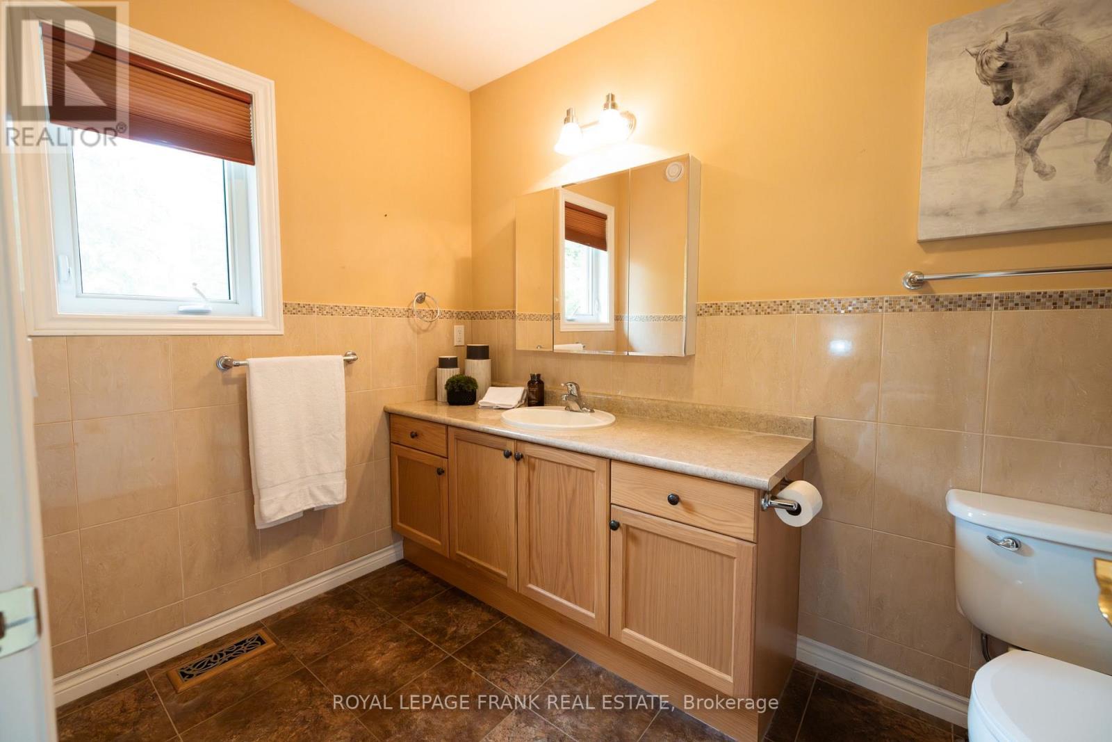 












96 VILLAGE CRESCENT

,
Peterborough West (South),




Ontario
K9J0A9

