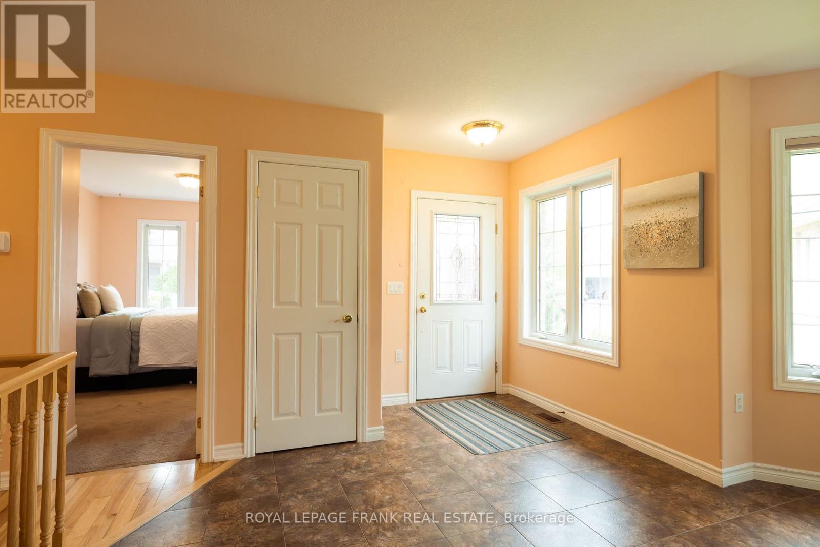 












96 VILLAGE CRESCENT

,
Peterborough West (South),




Ontario
K9J0A9

