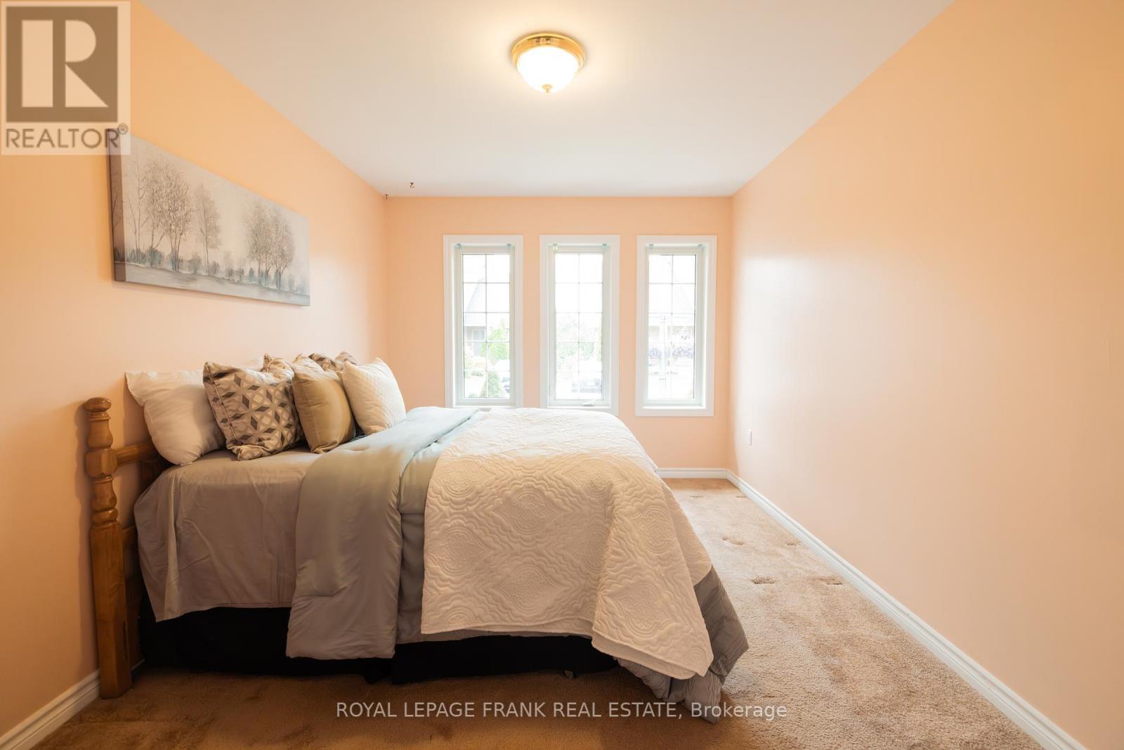 












96 VILLAGE CRESCENT

,
Peterborough West (South),




Ontario
K9J0A9

