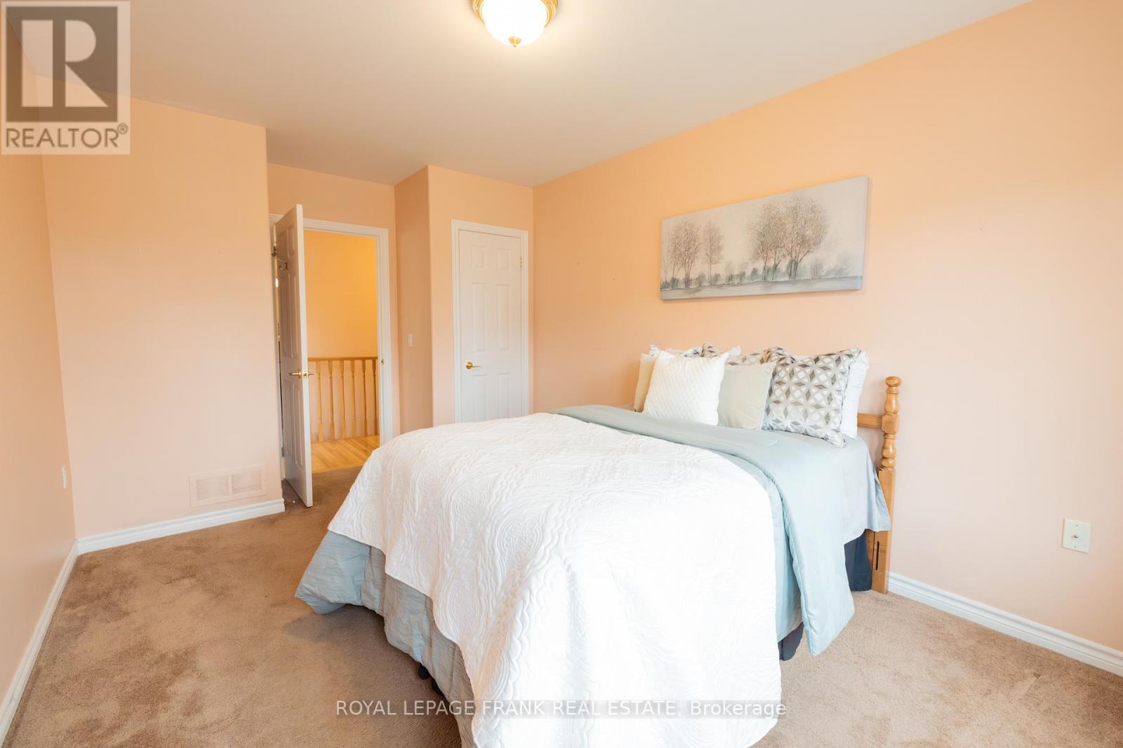 












96 VILLAGE CRESCENT

,
Peterborough West (South),




Ontario
K9J0A9


