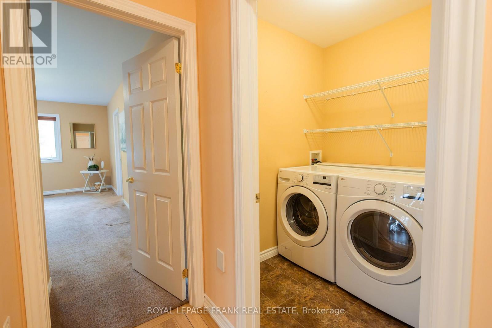 












96 VILLAGE CRESCENT

,
Peterborough West (South),




Ontario
K9J0A9

