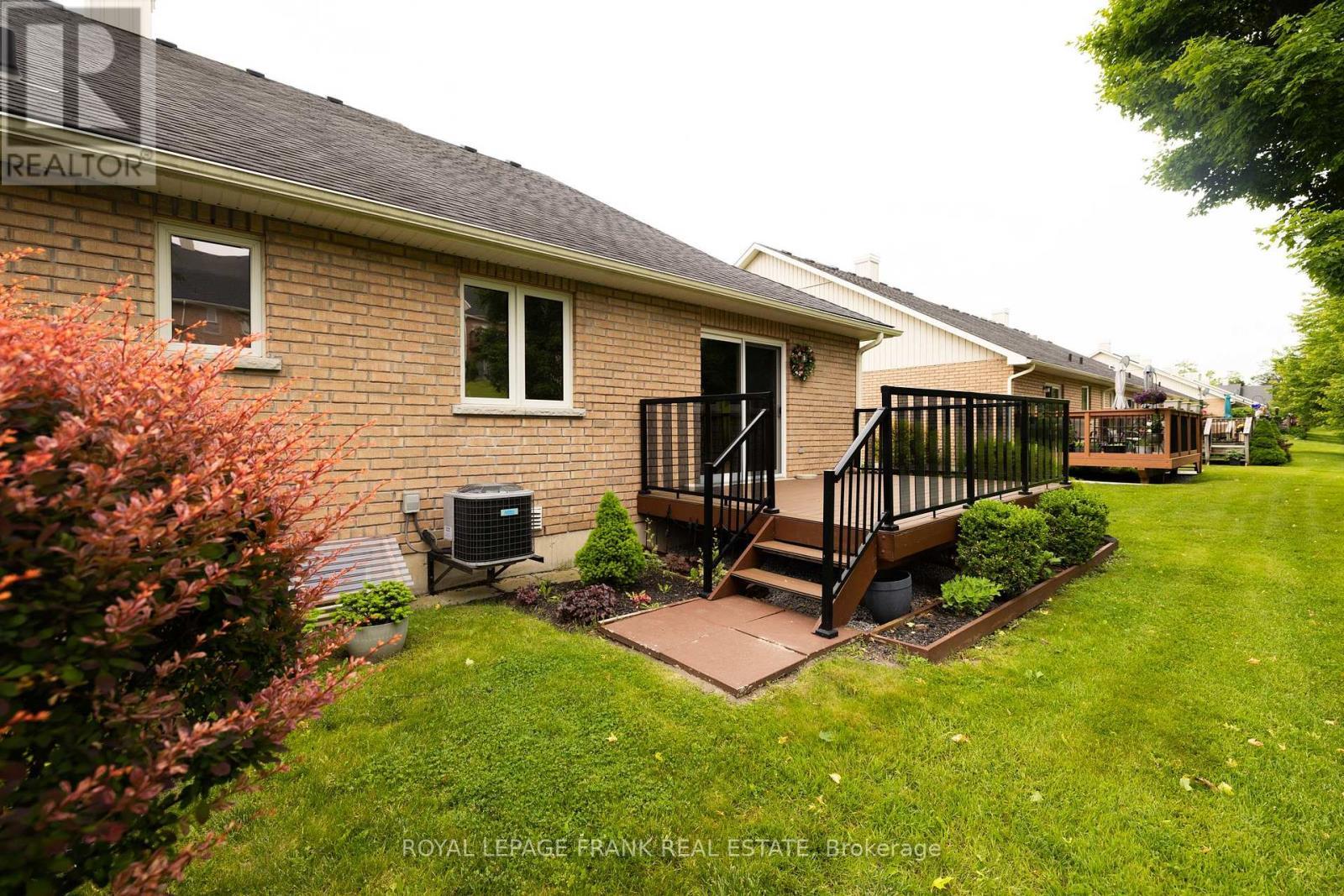 












96 VILLAGE CRESCENT

,
Peterborough West (South),




Ontario
K9J0A9

