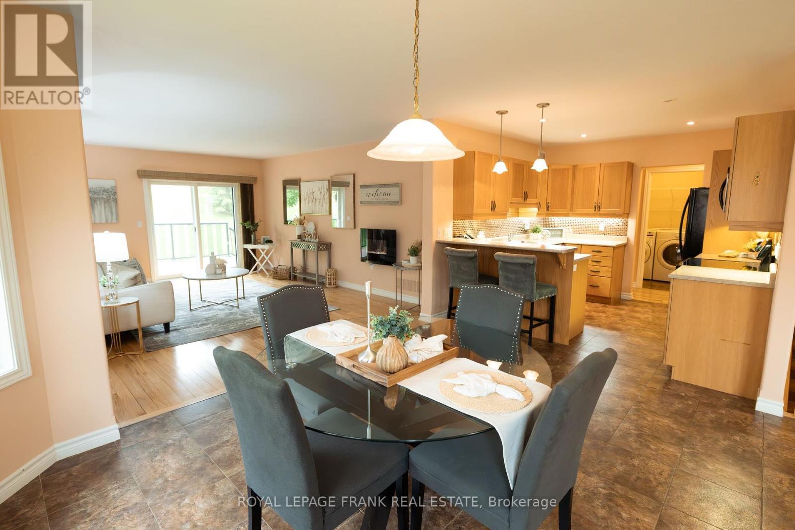 












96 VILLAGE CRESCENT

,
Peterborough West (South),




Ontario
K9J0A9

