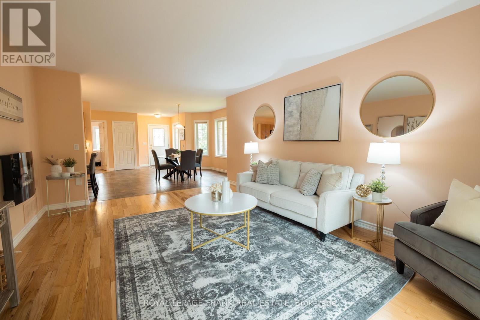 












96 VILLAGE CRESCENT

,
Peterborough West (South),




Ontario
K9J0A9


