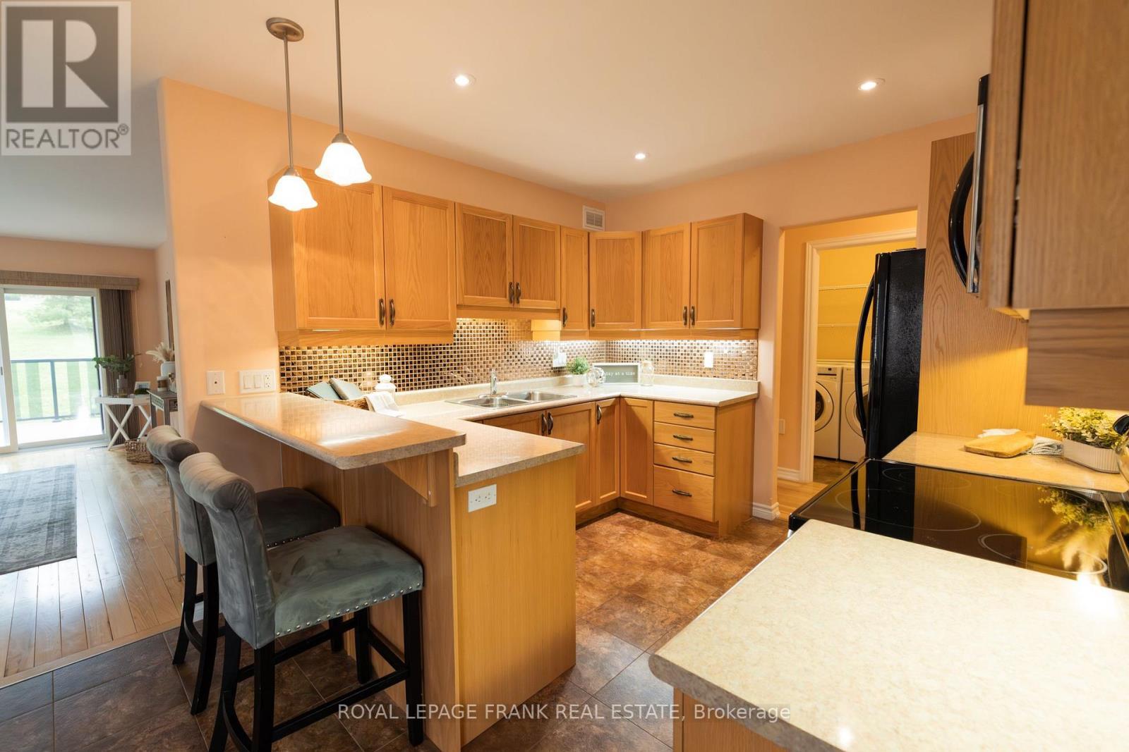 












96 VILLAGE CRESCENT

,
Peterborough West (South),




Ontario
K9J0A9

