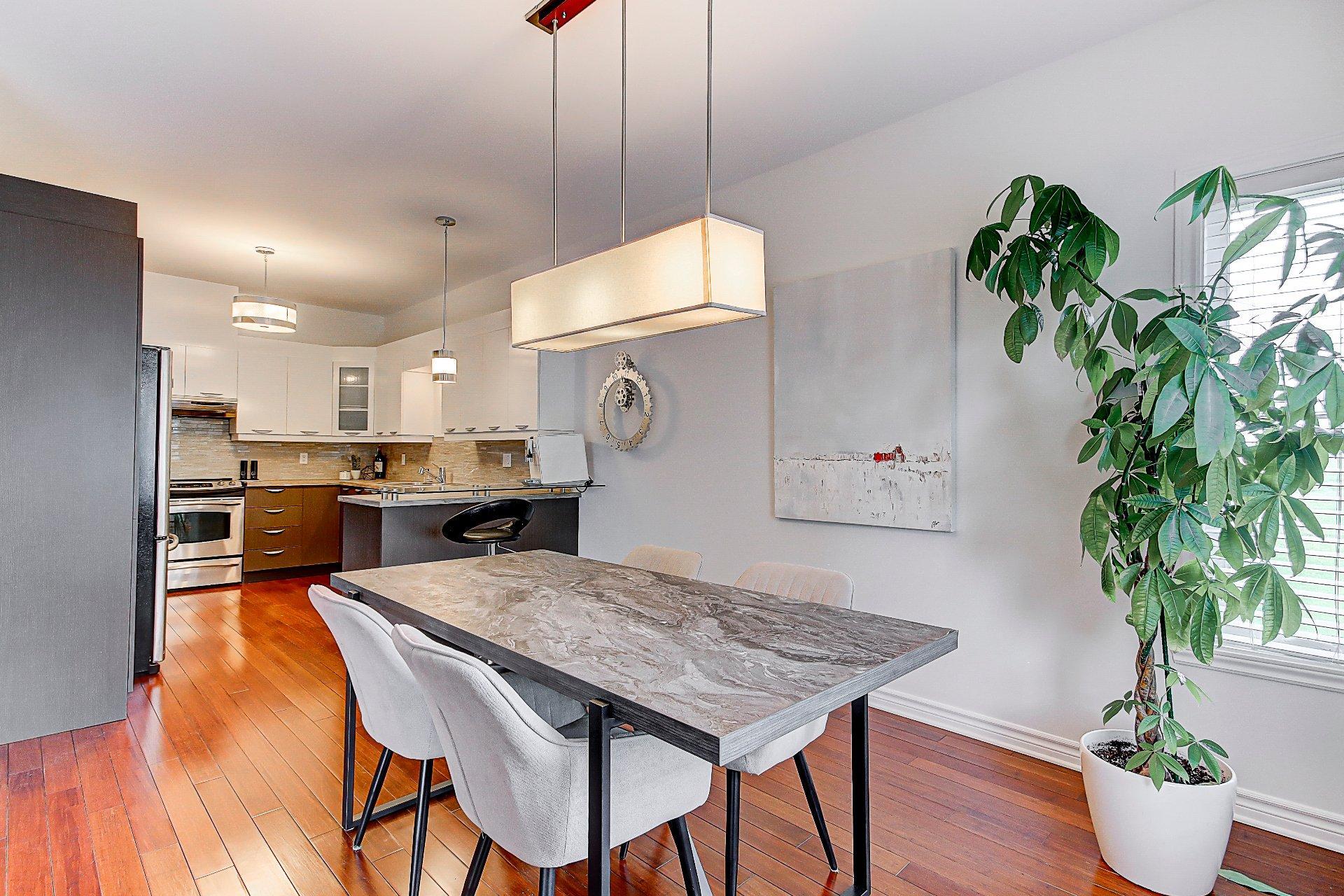 









271


Rue Deslières

, 1B,
Saint-Bruno-de-Montarville,




QC
J3V6P9

