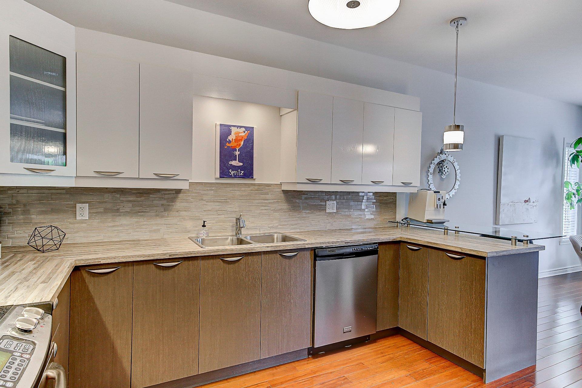 









271


Rue Deslières

, 1B,
Saint-Bruno-de-Montarville,




QC
J3V6P9

