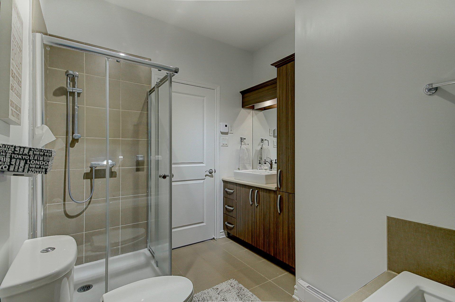 









271


Rue Deslières

, 1B,
Saint-Bruno-de-Montarville,




QC
J3V6P9

