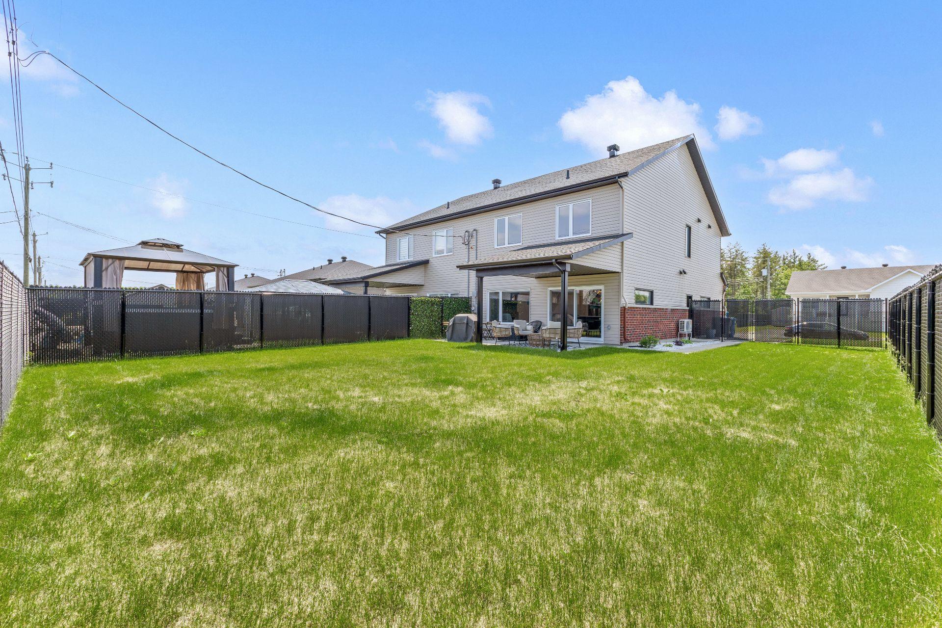 









4132


Rue Madeleine-Roy

,
Trois-Rivières,




QC
G8V0J4


