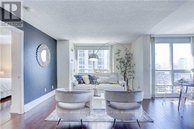 












3408 - 763 BAY STREET

,
Toronto,




Ontario
M5G2R3

