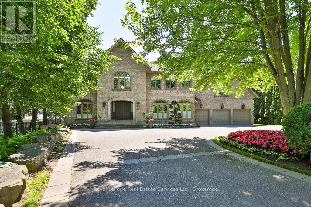 












24 RAYMAR PLACE

,
Oakville (OO Old Oakville),




Ontario
L6J6M1

