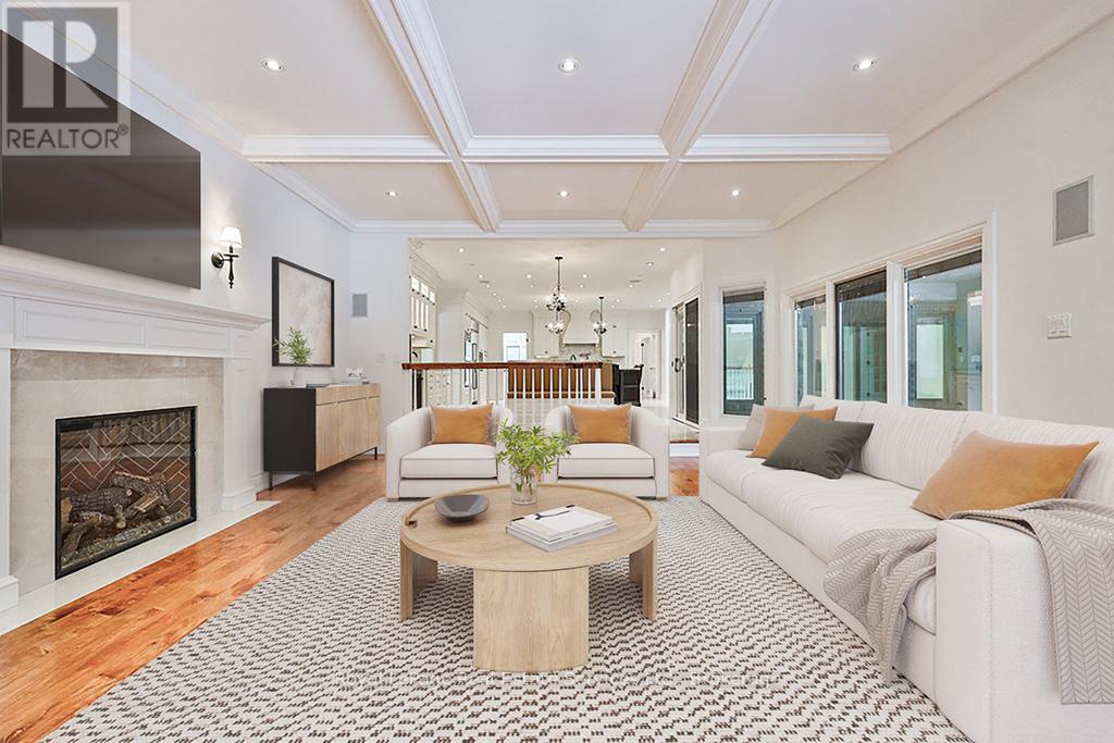 












24 RAYMAR PLACE

,
Oakville (OO Old Oakville),




Ontario
L6J6M1

