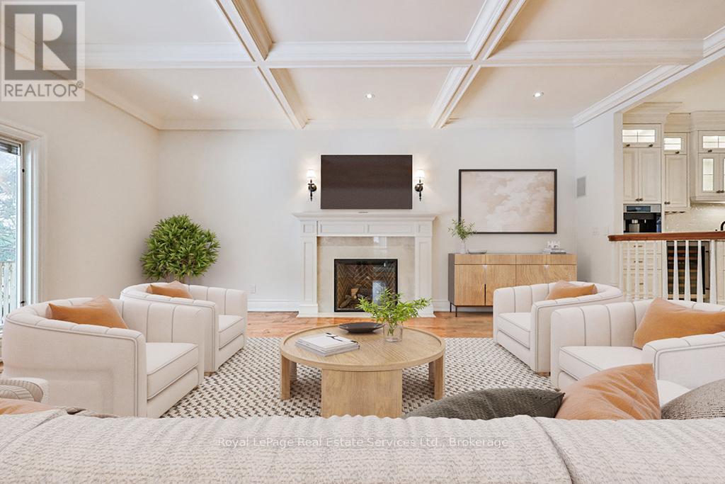 












24 RAYMAR PLACE

,
Oakville (OO Old Oakville),




Ontario
L6J6M1

